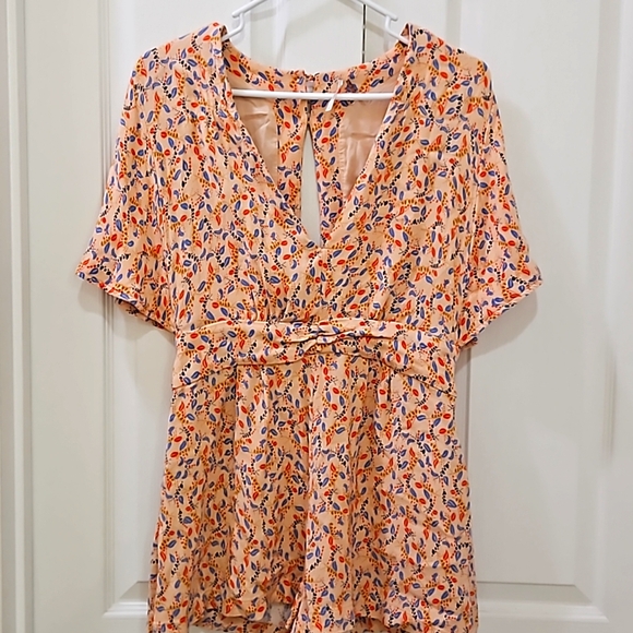 Free People Peach Floral Printed Virginia Romper with/ Open Back Size 6 - Picture 6 of 16